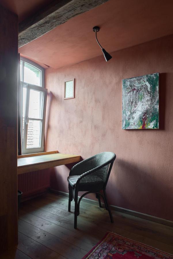 Poeziehotel Surplace - 15 Min Van Pairi Daiza & Industriezone Ghislenghien Bever Exterior photo